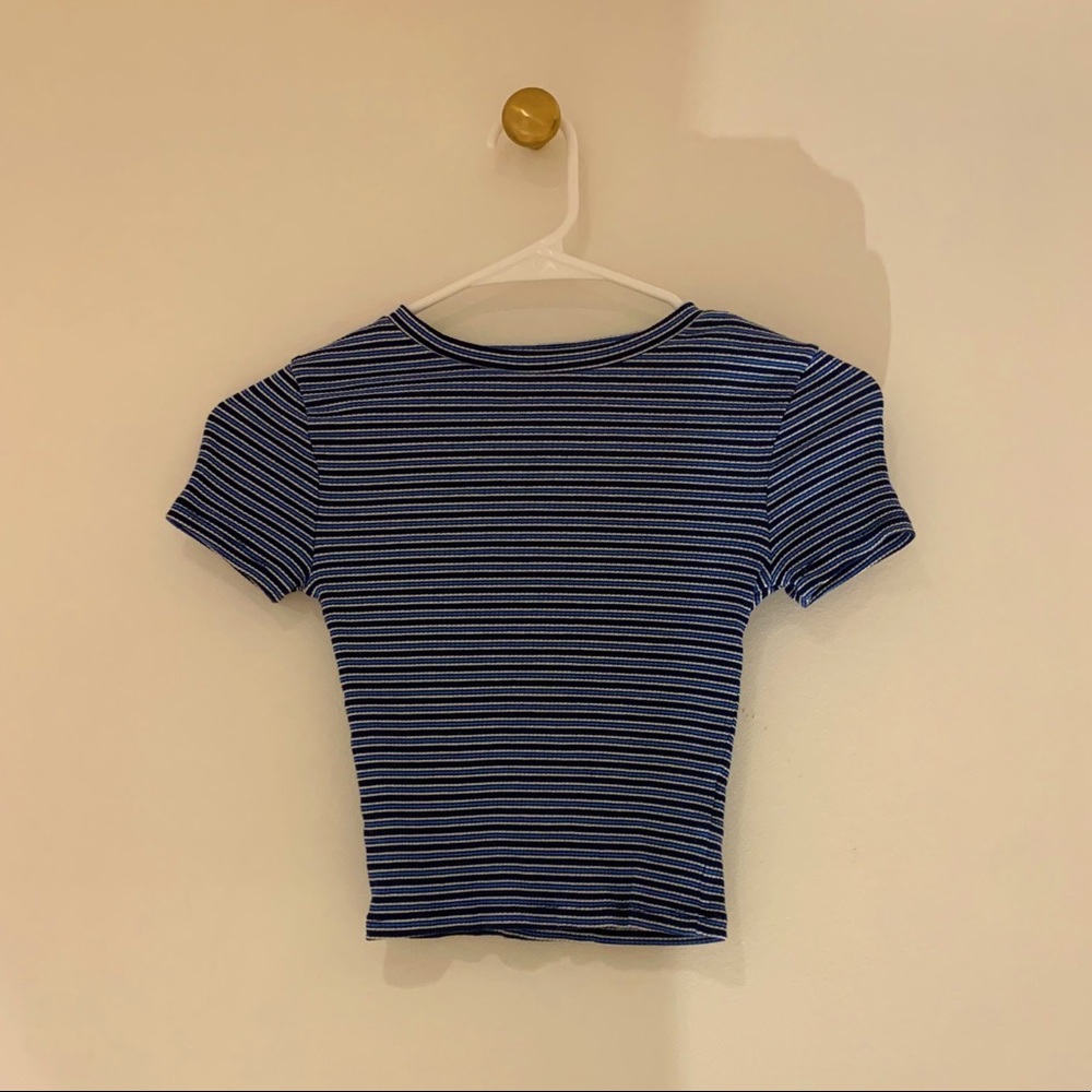trendy blue striped crop top🤍